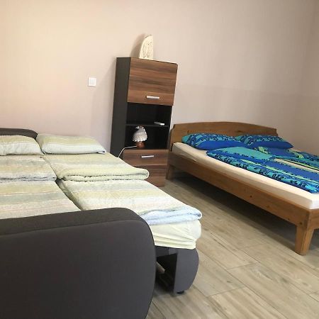 Eddy Apartman Еґер Екстер'єр фото