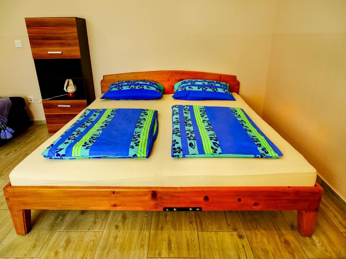 Eddy Apartman Еґер Екстер'єр фото